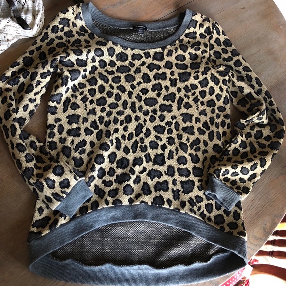 Sweaters - 💕Leopard Sweater💕
